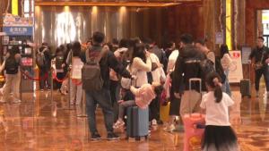 超长寒假开启，学生照看难题何解