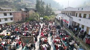 深山杀猪宴！一场杀猪宴为何能火遍全网 老民俗新玩法