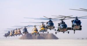 铁翼飞旋！陆航多机型实战化飞行训练 锤炼作战能力