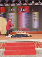 武汉木兰不夜城飞刀表演失误 视频曝光引关注