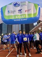 霍启刚郭晶晶周润发等参加香港马拉松 名人齐聚助阵