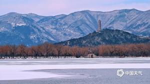 大寒节气北京天气晴冷积雪未消 再现西山晴雪 山峰如水墨长卷