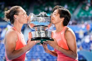 张帅组合冲击女双冠军 逐梦前行