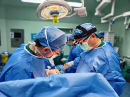 38岁IT男连续熬夜加班血管破裂 主动选择“彻底拆弹”