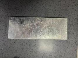 男子网购一把椅子却收到一块银砖 意外收获引发关注