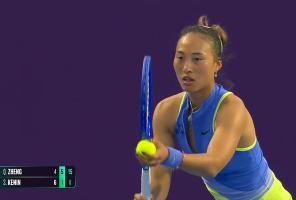 郑钦文伤愈复出迎首胜 多哈站战胜前澳网冠军