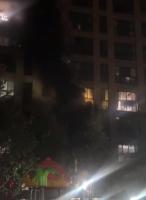 街道办回应小区火情2人轻伤送医 事故原因正调查中