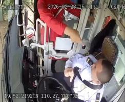 抢方向盘打司机警方介入调查 男子强行要求中途下车