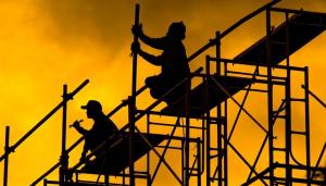 中国农民工总量突破3亿人 增速放缓趋势明显