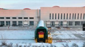 火车是怎么“横着跑”的 奇特画面吸引关注