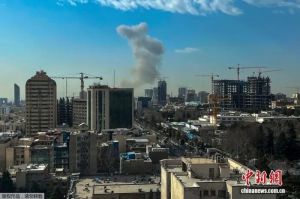 多路轰炸伊朗 美以不装了 目标政权更迭