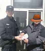 男子藏“私房钱”的旧鞋被丢弃 警方协助找回