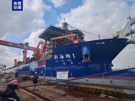 首艘超大自航耙吸挖泥船下水 国产“巨无霸”亮相