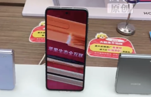 实探涨价前的手机专卖店 有店员称手机或将普涨400至800元