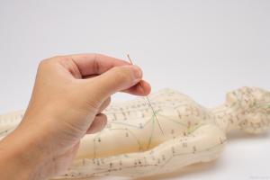 救悬窗女孩辅警被确定为见义勇为 3秒生死时速托举善良