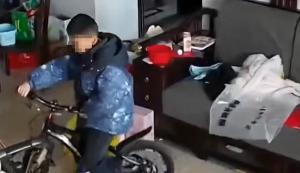 男孩从17楼坠亡生母质疑死因 三分钟内悲剧发生