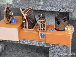 女子在专柜买的4个LV包送检均为假货 真伪之争持续发酵