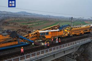 我国重要能源通道瓦日铁路完成春季集中修施工