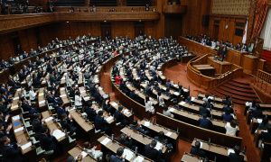 压缩审议时间通过预算案，高市被批“作风独断”