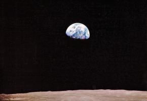 NASA发布有史以来最清晰的月球照片 展现地球升起落下美景