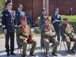 志愿军老兵为“回家”战友吹响军号 声声如诉迎英雄