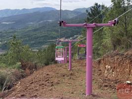 四川一景区“凌波微步”缆车火了 独特体验引关注