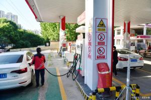 国际油价一夜大跌4% 油价调整迎下跌预期