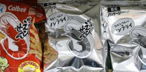 日本開始售賣黑白包裝零食 應(yīng)對油墨短缺