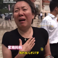 疑犯带刀杀人却称是正当防卫？女儿家门口遇害妈妈两年白头