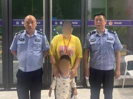 骑手妈妈别慌你孩子在派出所 母子平安归家