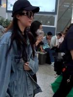 刘亦菲上海机场素颜照流出 生图扛打引热议