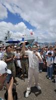 钟镇涛参观南宁舰 现场大合唱朋友 码头变演唱会