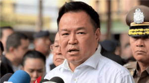 泰国总理下令暂停核发枪支购买许可证