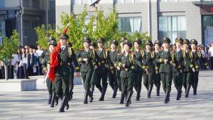 烟台幼儿师范高专举行升旗仪式 弘扬长征精神开启新学期