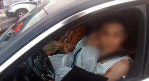 5座车坐7人！司机：“孩子睡了 ，一定要抱着”，交警：批评教育，依法处罚