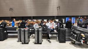多国运动员被困日本机场：又困又饿 等待数小时无果