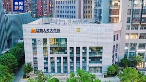 不学医能拿医师证 曝光后仍营业 保过承诺引质疑