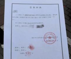 父亲遛狗幼童坠亡称已将狗处理 家庭悲剧引关注