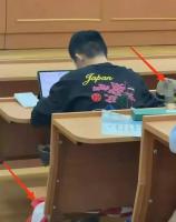 南京籍留学生课堂披旭日旗，不仅精日还宣扬台独，已被遣返回国