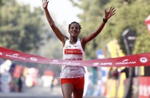 埃塞俄比亚女将叶华洛打破女子半程马拉松世界纪录