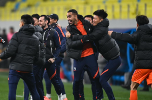 足协杯决赛：山东泰山夺冠