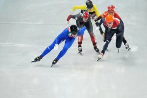 小将张雨婷获短道速滑女子500米第四名