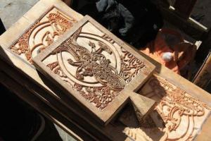 雕刻大师拉巴次仁：手有精艺 心有精诚