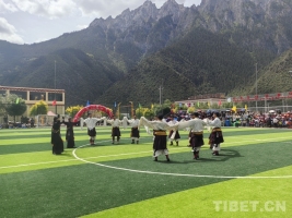 西藏洛隆：乡村足球联赛“吉祥杯”火热开赛