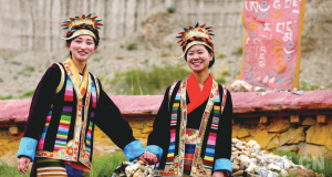 青瓦达孜千载月 犹照今人读故城——再读《吐蕃故里 西藏琼结》