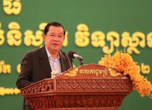 柬埔寨首相洪森反问：“有人想削弱中国，可能吗？