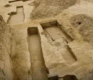 郑州一水库清淤发现大量古墓 空心砖几近成人身高