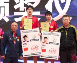 王楚钦孙颖莎PK取胜 “莎头”组合再上一分