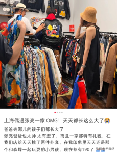 张亮和前妻带儿子逛逛买手店 15岁身高近190cm 网友：男版李宇春？