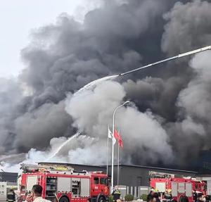 天津通报“工业园内厂房着火”无人员伤亡